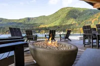 Woods and Wakes Retreat• Hot Tub & Lake Views