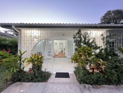 Beautiful 1 Bed Apartment on West Coast - Close to Beach