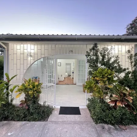 Beautiful 1 Bed Apartment on West Coast - Close to Beach