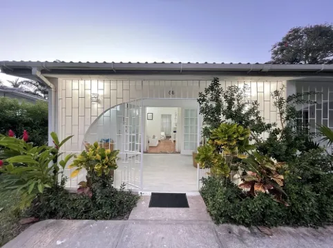 Beautiful 1 Bed Apartment on West Coast - Close to Beach