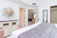Newly Remodeled -- Flawless King Bed Suite with Luxurious Patio - Outdoor TV! Hotels in 