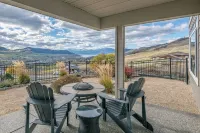 Luxury 2 bed suite just 4 minutes to downtown!