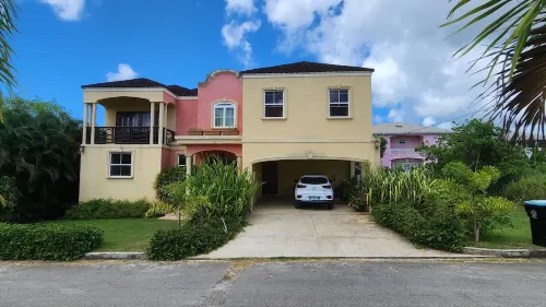 Beautiful 4-bedroom house in Maynards with WiFi in close proximity to 2 marinas