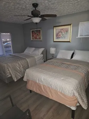 GUEST-HOUSE #1:  Charming 4-bedroom house with AC and Wi-Fi in Reynoldsburg