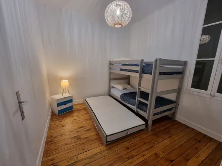 Cauterets T3 of 70m2 for 5 to 7 people in the town center Отели в г. Котре