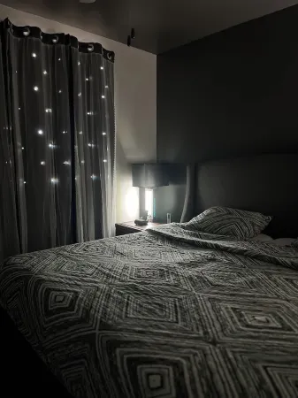 HawksNest - Cozy 1-bedroom condo with WiFi, AC in lovely Lawrence Отели в г. Дуглас