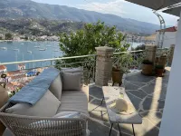 Karen’s Mikro Spiti, Poros. Presented by LazyDaze