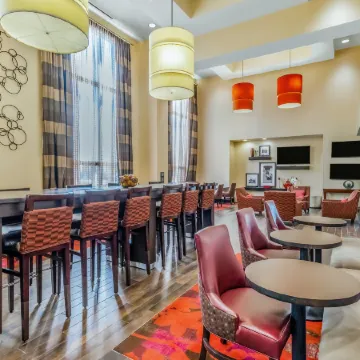 Hampton Inn & Suites Detroit/Airport-Romulus