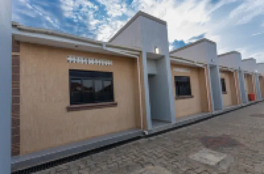 The Den Soroti Red & White  호텔