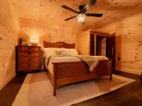 Tranquil retreat nestled in the breathtaking landscape of Hocking Hills. Hotels in Swan Township