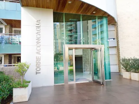 Beautiful condo with Swimming Pool  and 24/7 security