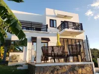 Casa de Yolo, gated community in Roatan Coral Views Ocean views & Private Pool!