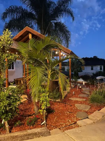 2Bds 1 Baths w/own entrance, outdoor resort lifestyle. Newly Remodeled