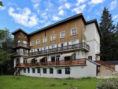 Auberge de Jeunesse HI Chamrousse Hotels near Spa Les Flocons de Chamrousse