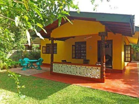 Cozy house near the beach - Ayesha Dream Villa