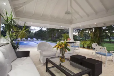 Modern villa with great golf view and outside gazebo Hotel a 