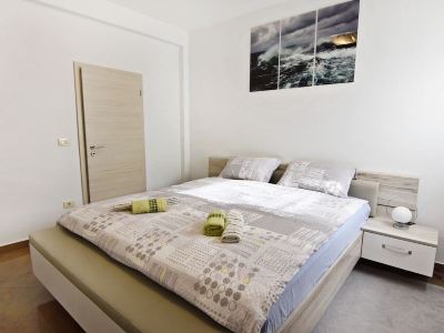 Lovely new apartment with terrace Aeneas 1