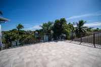 Spacious Miami Lake House for Families 3Bd 2Bth 6p