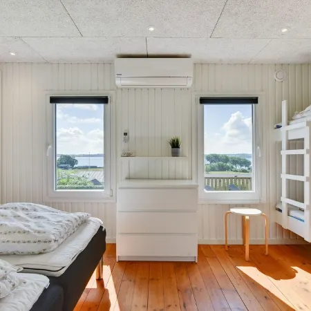 Family-friendly holiday home with a panoramic view of the Aabenraa Fjord