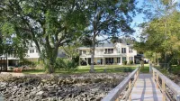 PARADISE FOUND! CATCH FISH OR CRABS FROM PRIVATE DOCK, OR JUST RELAX Hotels in Johns Island