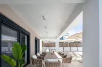 Babis Villa, a few Meters Away From the Beach