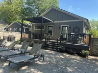 Red Oak-5 Bedroom with in Ground Pool, Fireplace-Walk to Restaurants