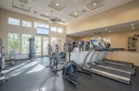 Spacious Condo: Pool, Gym, Balcony, Free Parking - Near Airport Hotels near Desert Botanical Garden