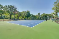 Lake Access & Pool: Branson Condo - 2 Mi to Marina Hotels in Indian Point