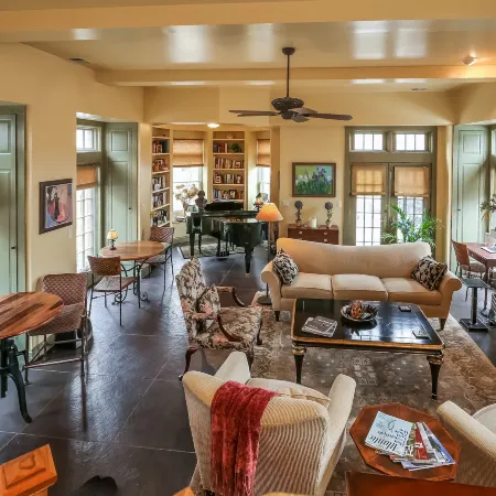 Harvey House Bed & Breakfast