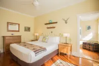 Arcadia Lodge Russell Hotel in zona The Strand Beach
