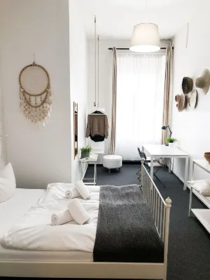 Pension Absolut Berlin Hotels in der Nähe von Sherlock`s House