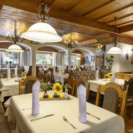 Hotel Wirtshaus Sattlerwirt Отели в г. Эббс