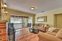 Quaint Central Miami Bungalow 10 Mi to Mid-Beach!