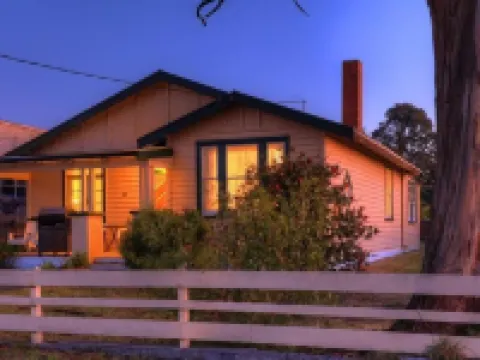 Grace's Spa Cottage Hotels in Smithton