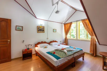 Kot Babi Отели рядом с достопримечательностью «Анс Саурс Дарджент»