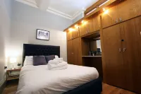 Historic Two Bed Apartment in the City Centre Hotels in Bristol Old City