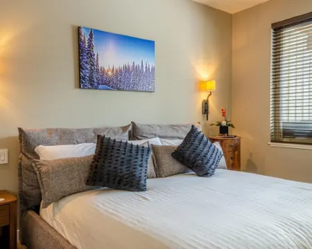 Echo Landing #05 by Bear Country Hotels in Sun Peaks