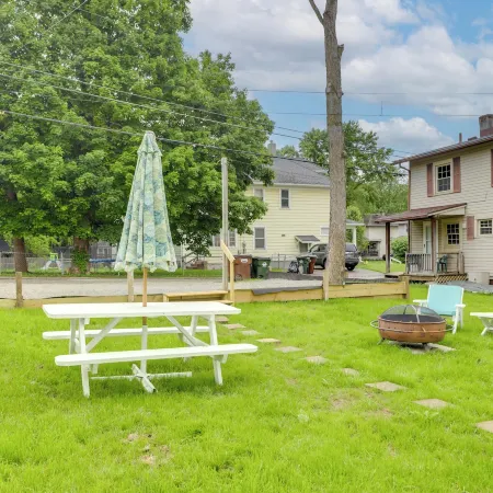 Near Campus & Dtwn! Dog-Friendly Dayton Retreat