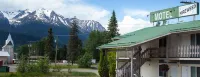 Fireweed Motel Hotels near Adam’s Igloo Wildlife Museum