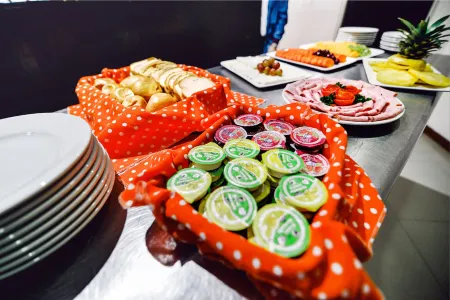 Benidorm Hotel Отели рядом с достопримечательностью «Ecoparque Los Yarumos»