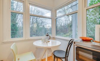 Open Layout and Patio! Cozy 2Br by the Uw Arboretum 2 Bedroom Home by RedAwning