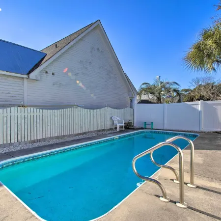 1/2 Mi to Riverwalk! Historic Dtwn Southport Condo