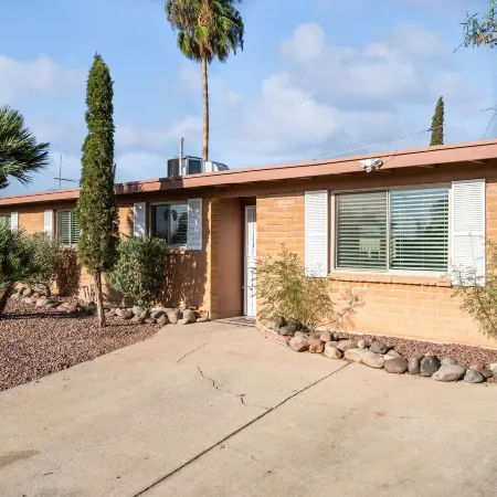 Family-Friendly Desert Oasis 5 Bedroom Home by RedAwning