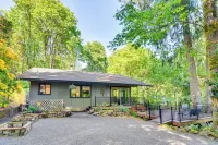 Riverfront Woodland Cabin: Wooded & Forested Views - 3-Star