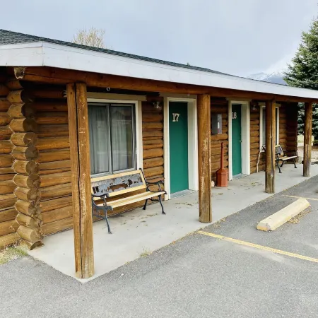 Green Creek Inn and RV Park