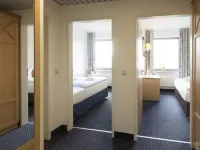 Hotel Near by Các khách sạn ở Laatzen