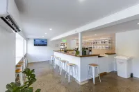Surf Inn Boutique Backpackers - Free Breakfast - Hostels