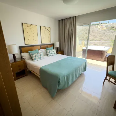 Holiday Club Sol Amadores โรงแรมใกล้หาดปลายาเดอมาโดเรส
