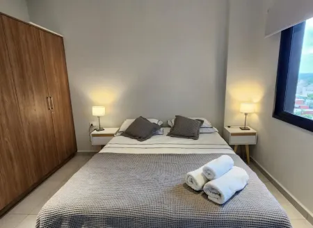 Apartament Central with River Views Pool