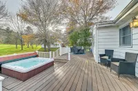 Slope Views: Luxe Windham Retreat w/ Hot Tub! - Country Houses